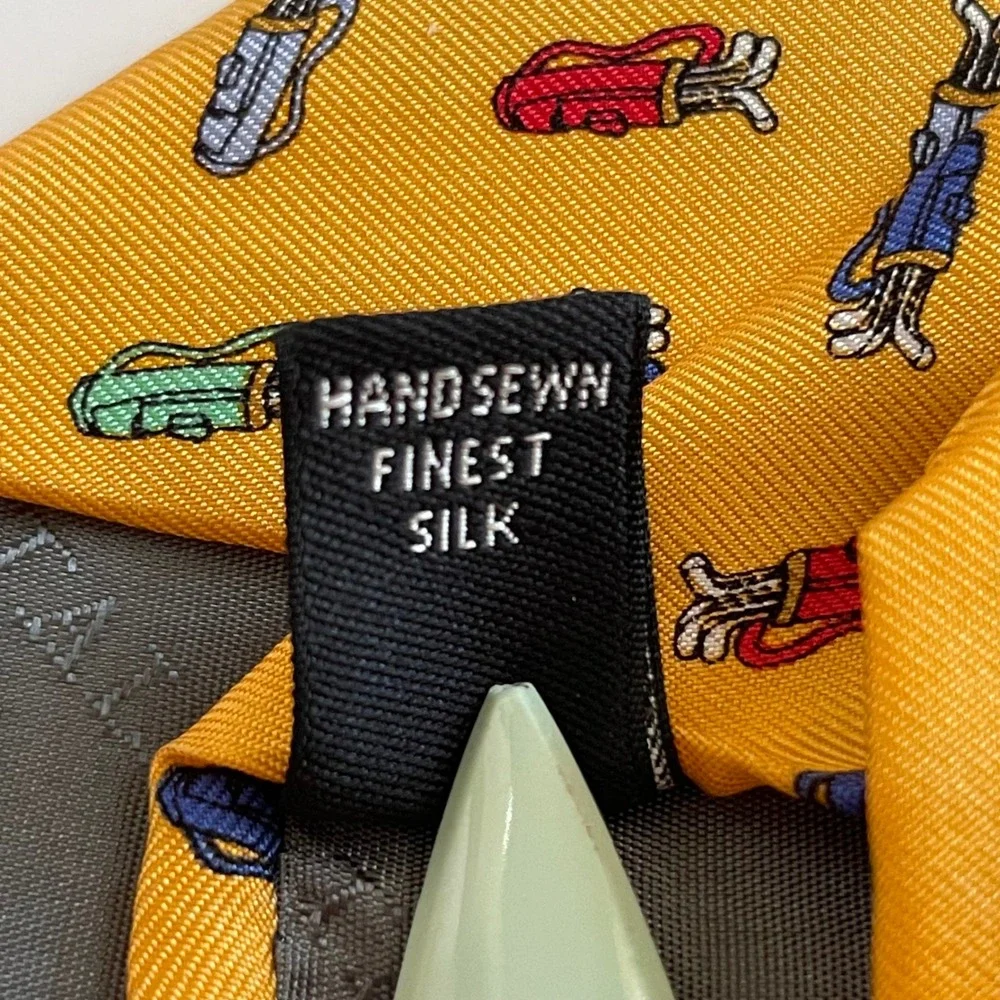 Robert Talbott Mens Yellow Silk Golf Bag Pattern Handsewn Necktie Sporty Classic